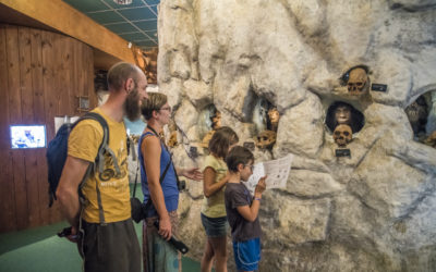 PRÉHISTORAMA ET LA GROTTE DES FéES, Châtelperron